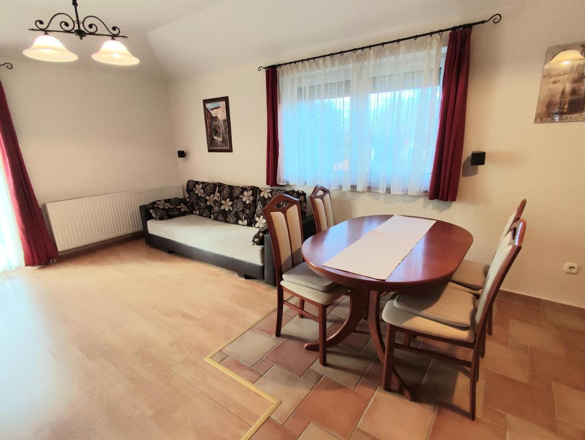 Arnyas Apartmanhaz 발라톤엘 외부 사진